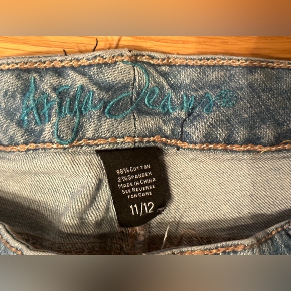 Ariya Distressed Bootcut Embroider Denim Jeans Size 11/12 - Picture 3 of 11